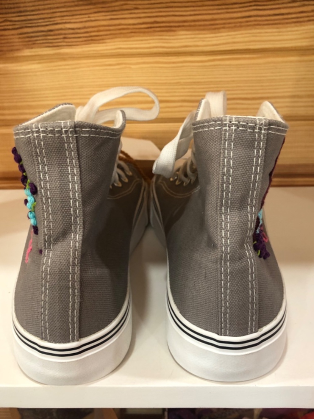 Hand Embroidered Sneakers Grey Womens Size 9 - Picture 6 of 6
